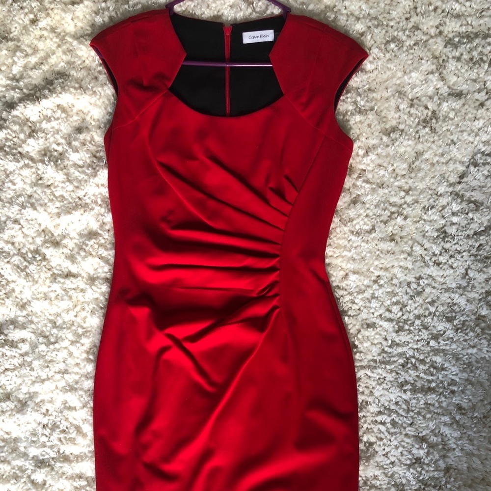 Calvin Klein Sz 2 Red Ruched Stretch Sheath Dress